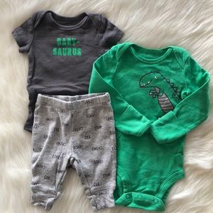 Carter’s NB Dinosaur Set